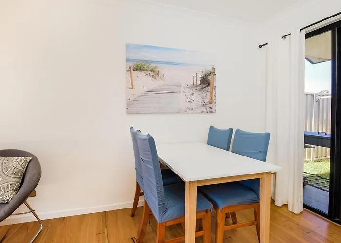 Villa Zelma I Pet Friendly I 4 Min Walk To Beach